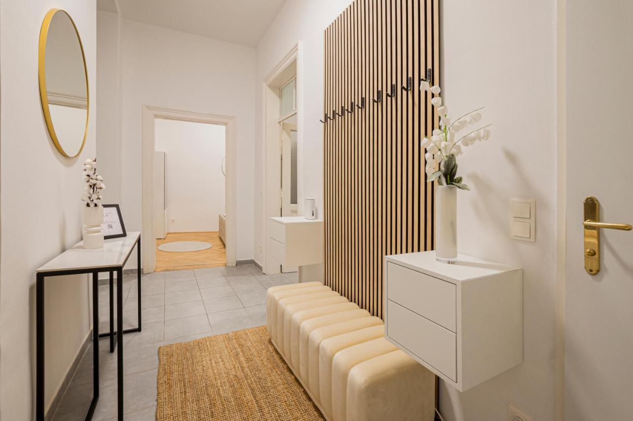 Charming Apt Perfect For 4-6 Tram, Self-Checkin Vienna Exterior photo